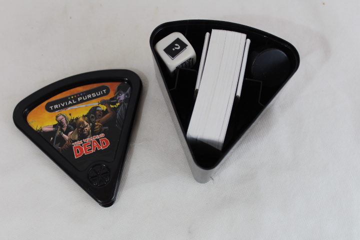 Jeux Winning Moves Trivial Pursuit The Walking Dead(s) - Très bon état - Photo 3